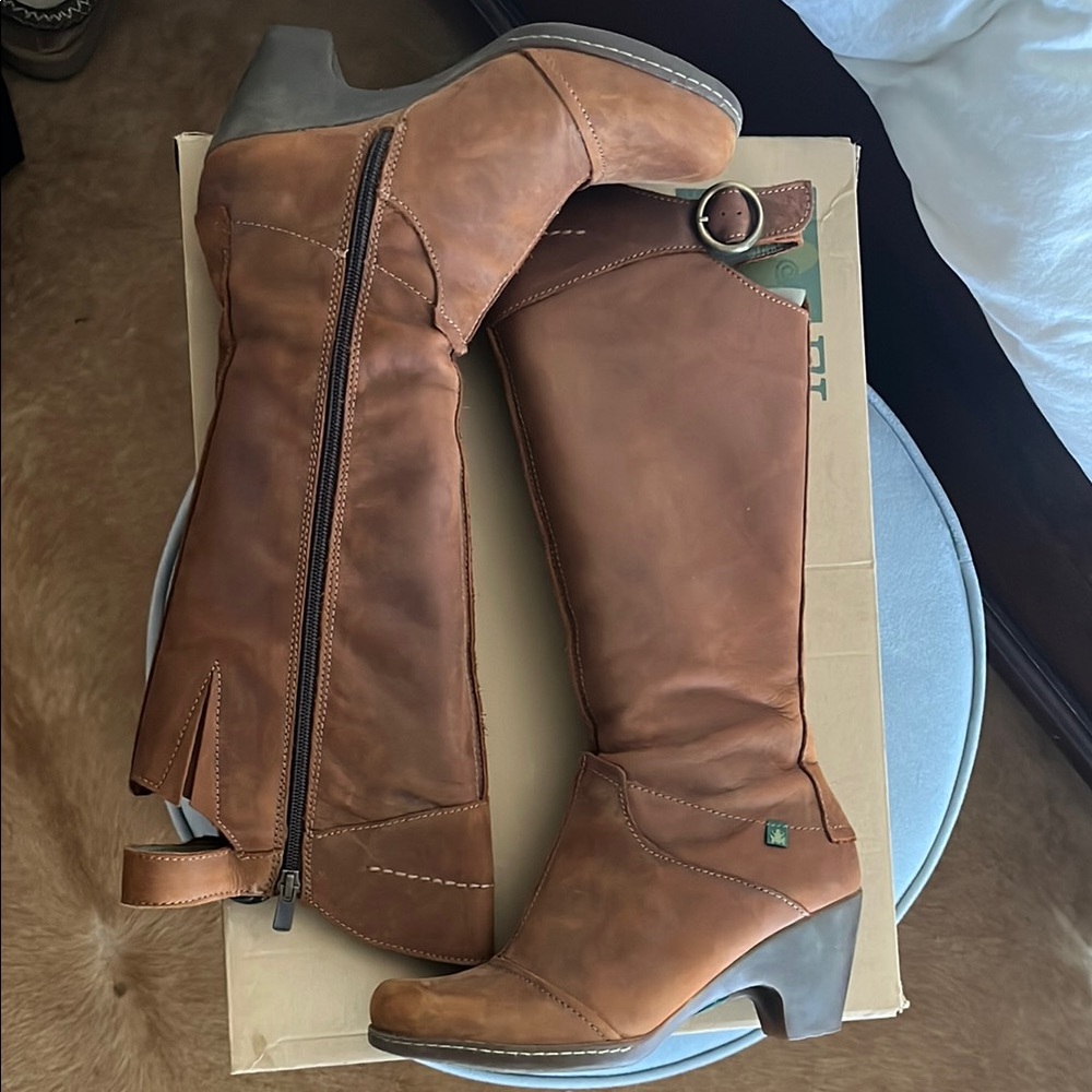El naturalista size 6 tall heeled boots